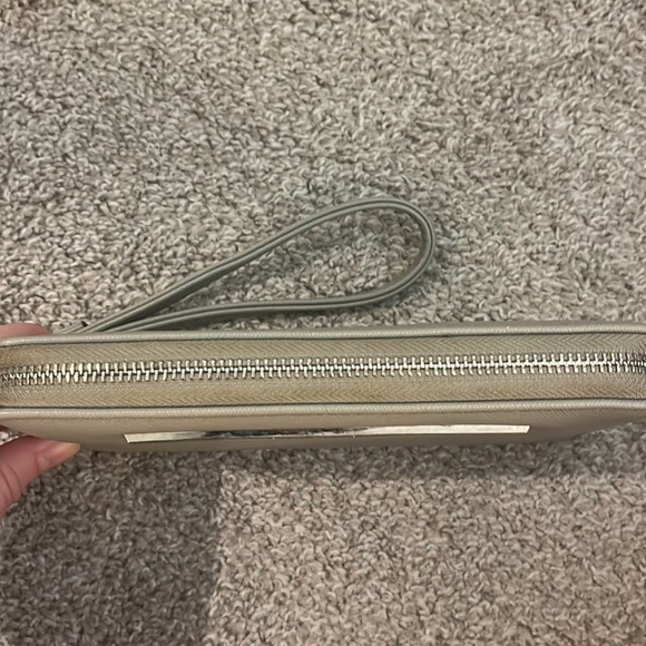 Steve Madden Wristlet - Picture 4 of 6